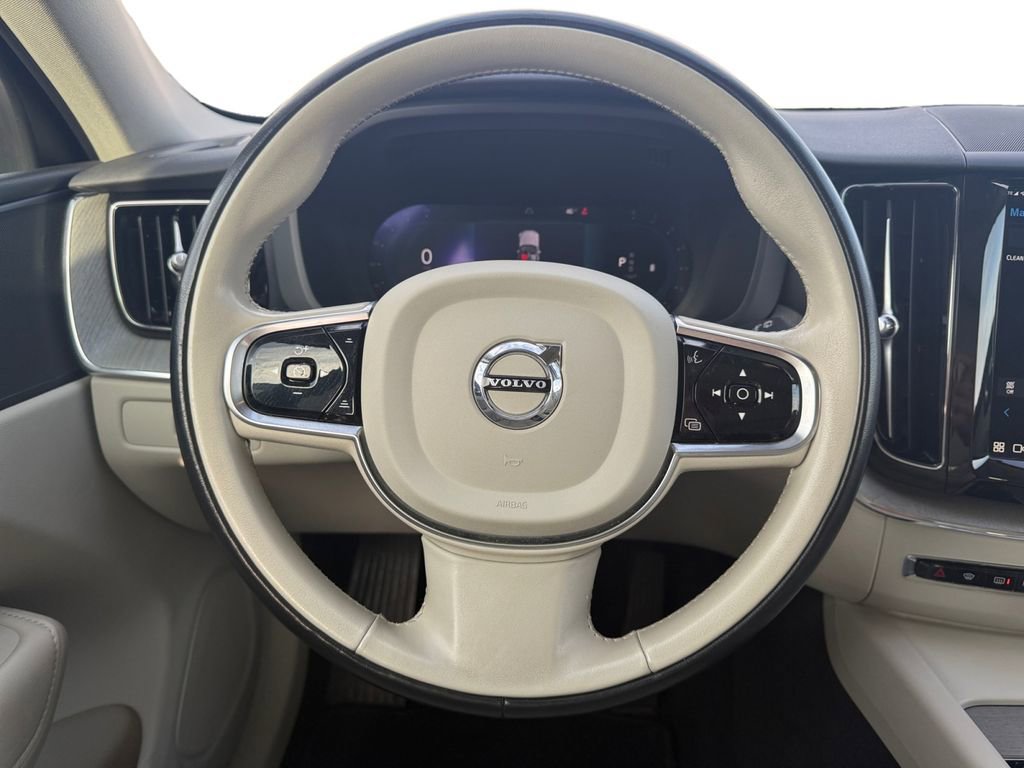 Used 2024 Volvo XC60 B5 Plus image 12
