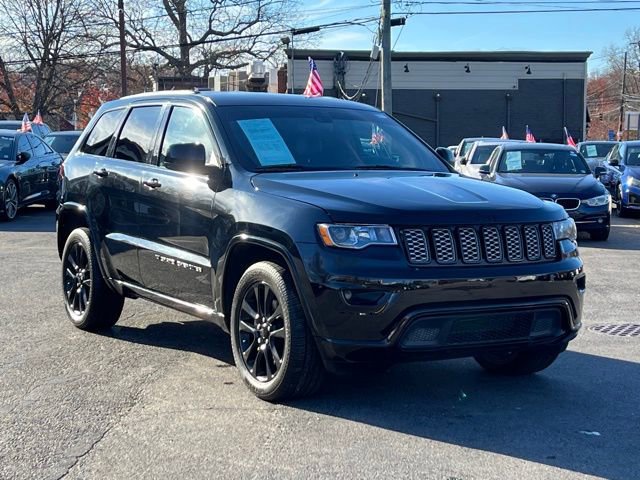 Used 2022 Jeep Grand Cherokee Laredo X image 3