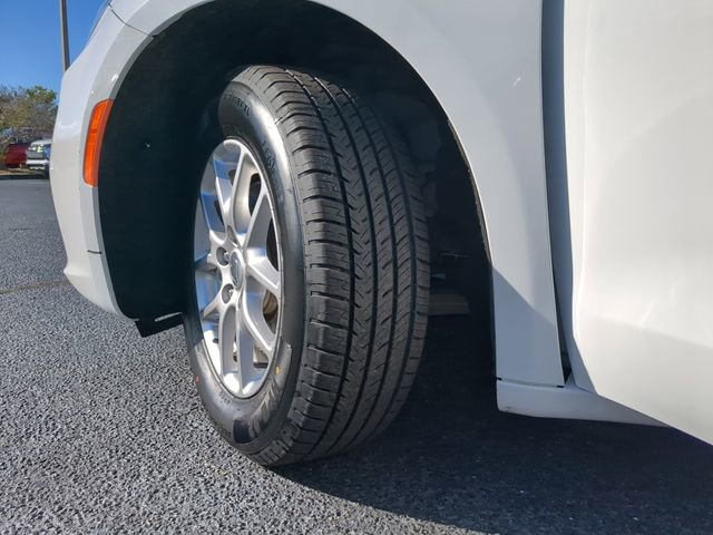 Used 2024 Chrysler Pacifica Touring-L FWD image 36