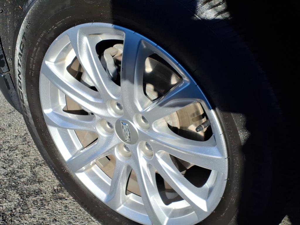 Certified 2023 Cadillac XT4 Luxury w/ Cold Weather Package image 9