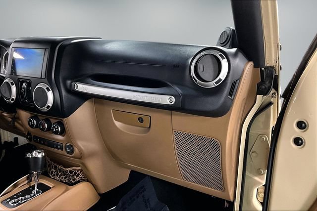 Used 2012 Jeep Wrangler Unlimited Sahara AWD/4WD image 23