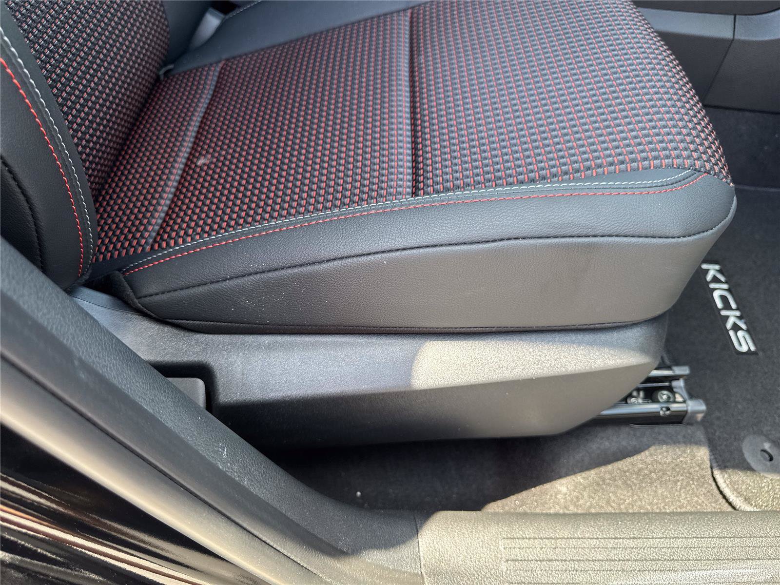 New 2026 Nissan Kicks SR FWD image 35