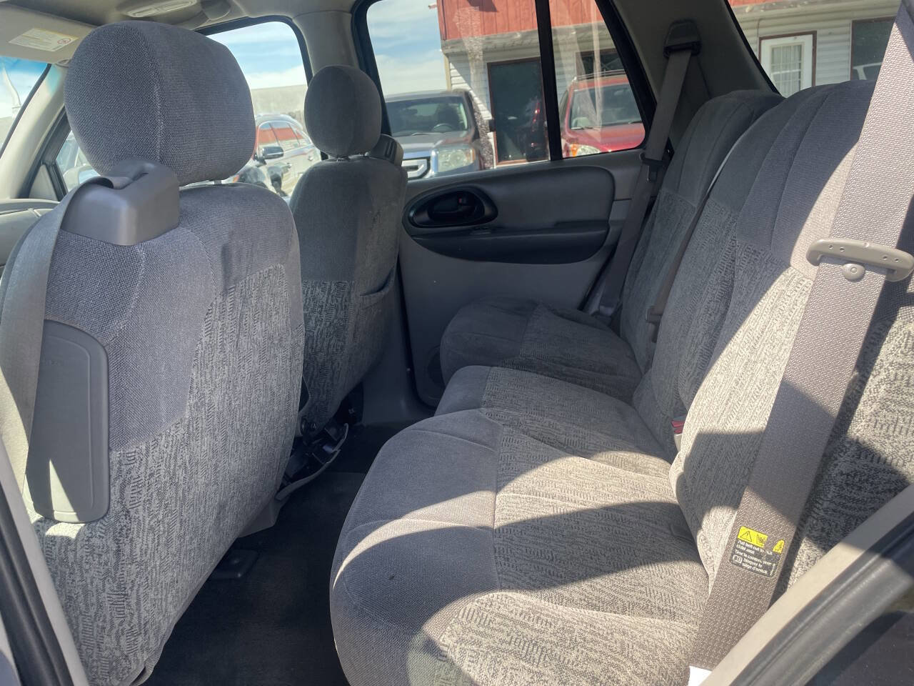 Used 2003 Chevrolet TrailBlazer LS w/ Preferred Equipment Group image 9