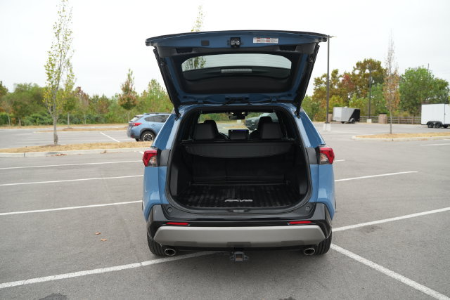 Used 2025 Toyota RAV4 XSE w/ Weather Package AWD/4WD image 18