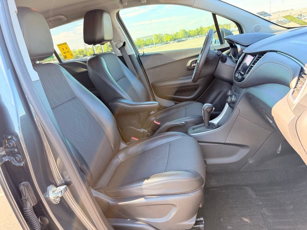 Used 2018 Chevrolet Trax LT w/ LT Convenience Package FWD image 11