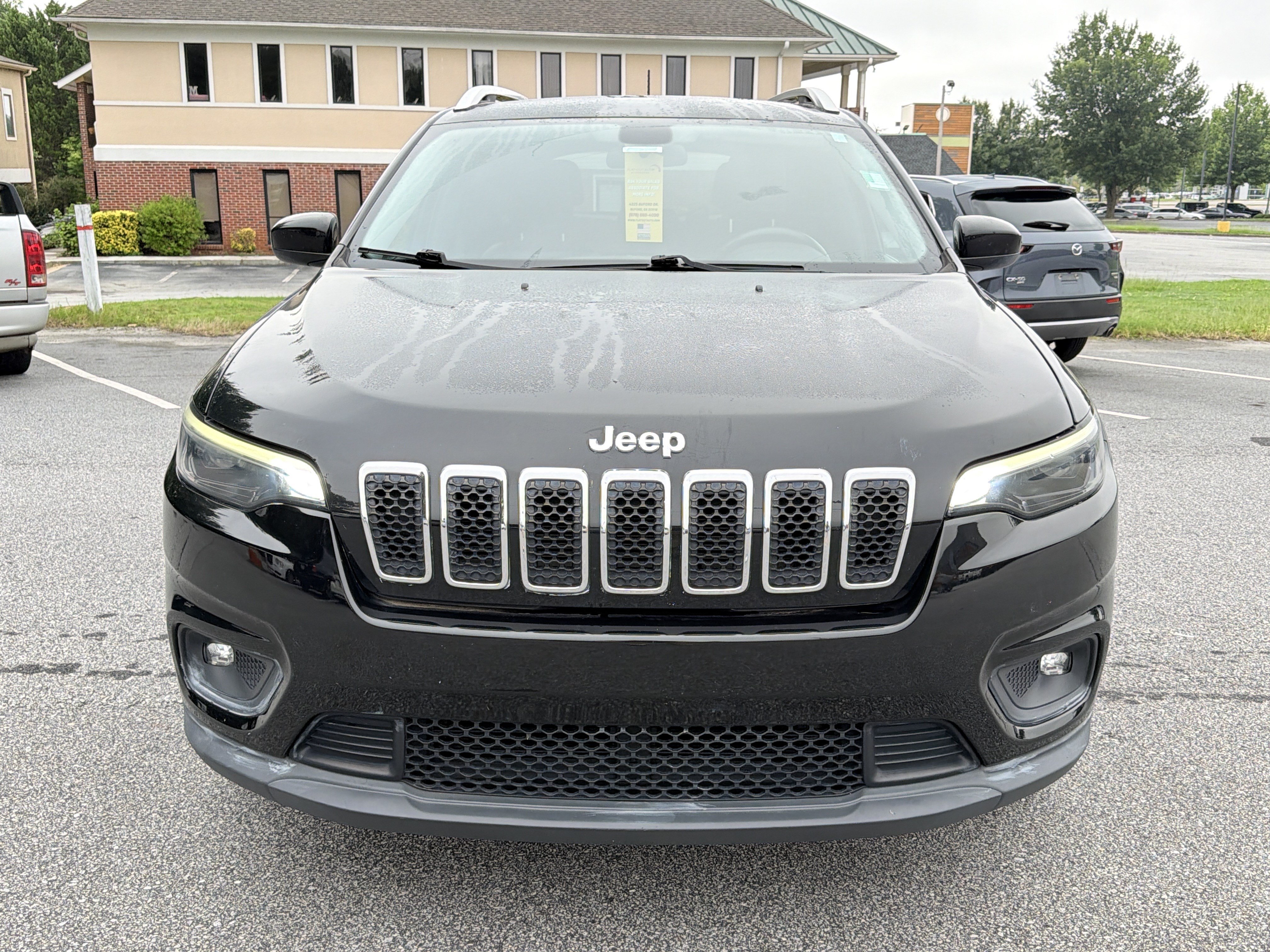 Used 2019 Jeep Cherokee Latitude Plus FWD image 2