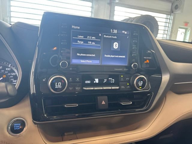 Used 2020 Toyota Highlander XLE FWD image 34