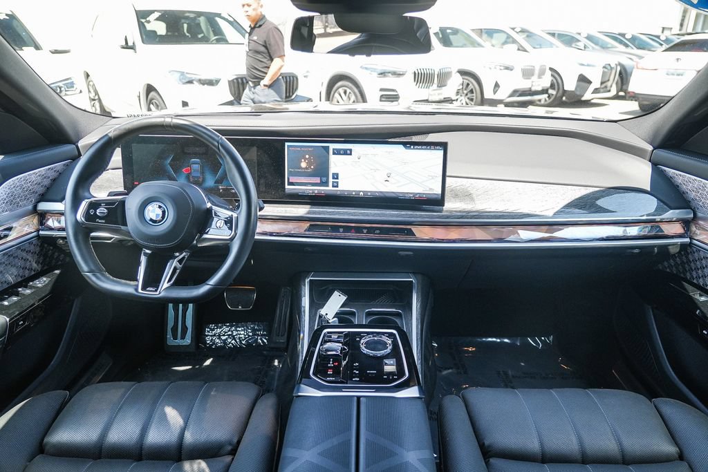 Used 2023 BMW i7 xDrive60 AWD/4WD image 12