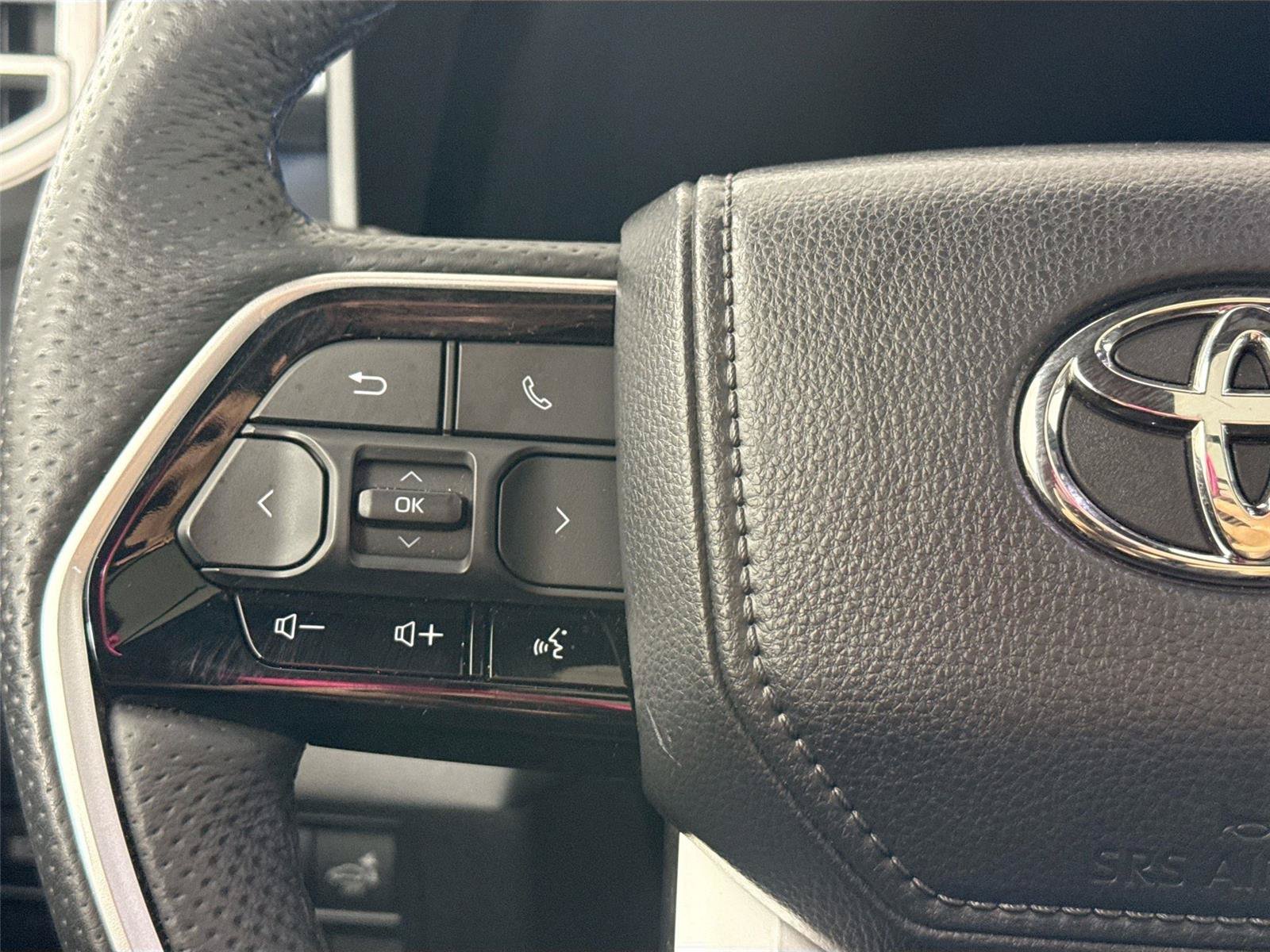Certified 2025 Toyota Sequoia Platinum AWD/4WD image 18