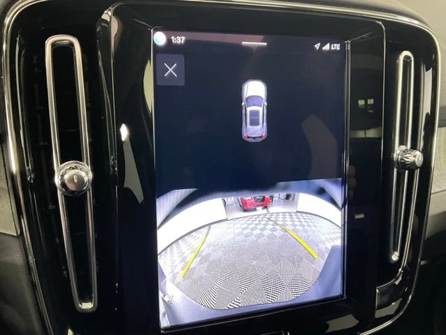 Certified 2025 Volvo XC40 B5 Core AWD/4WD image 8