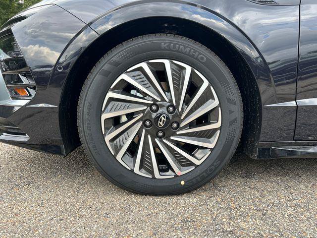 New 2026 Hyundai Sonata Limited FWD image 8