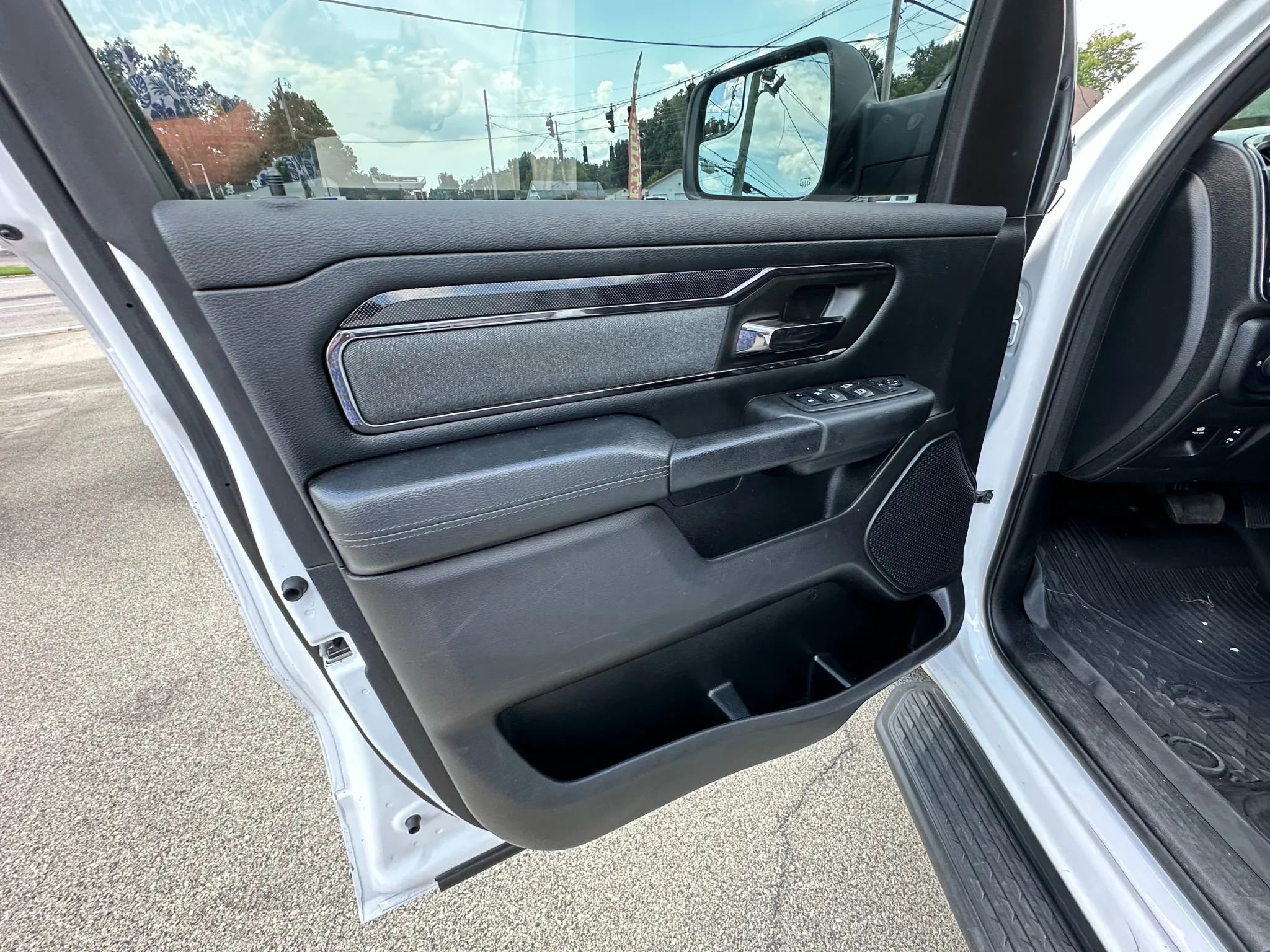 Used 2021 RAM 1500 Big Horn w/ Built-to-serve Edition image 20