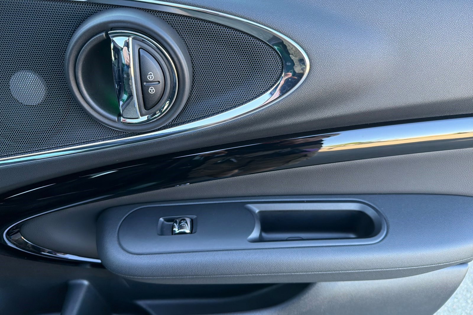 Used 2021 MINI Cooper Clubman S w/ Driver Assistance Package image 22