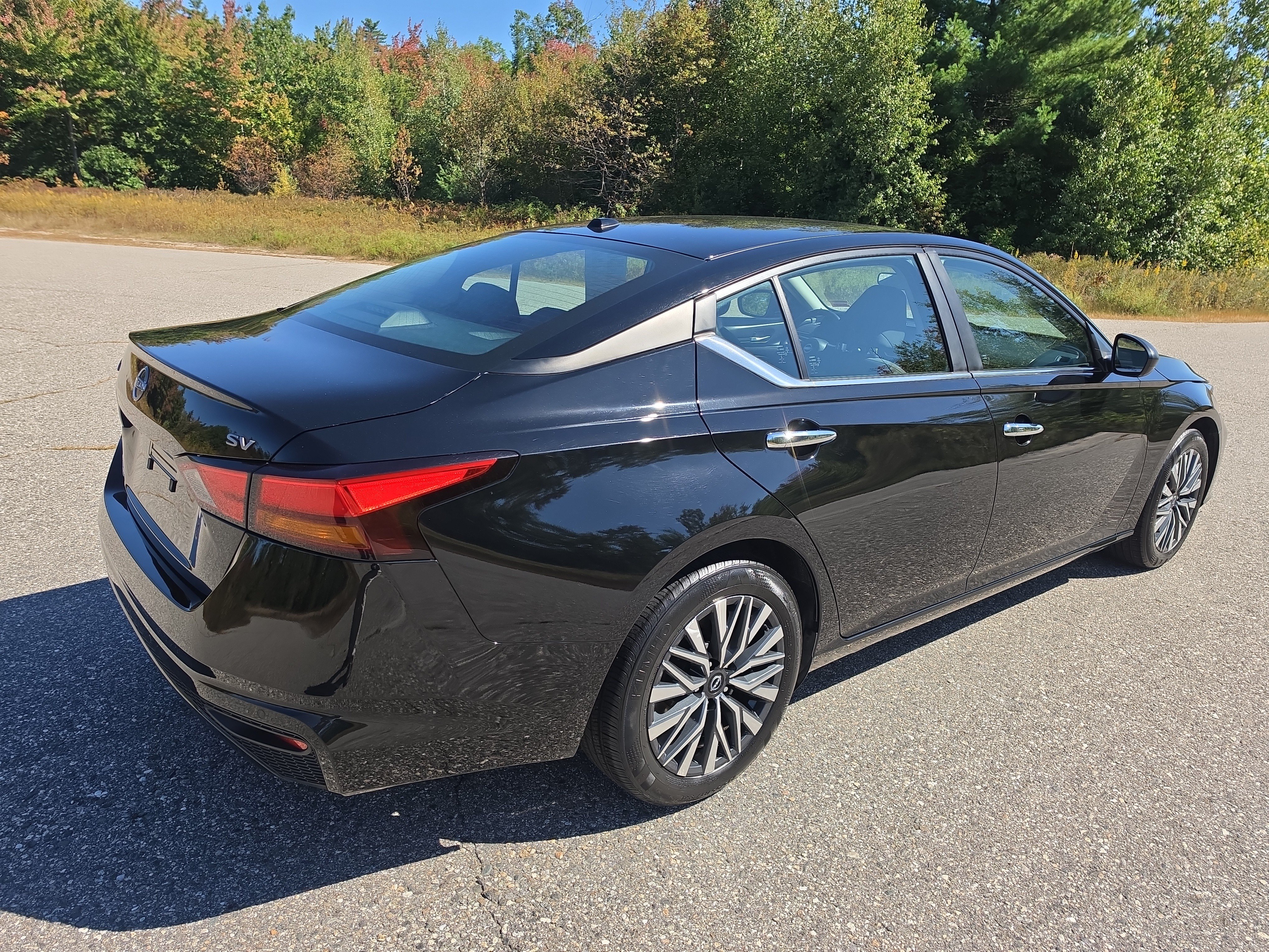 Used 2024 Nissan Altima 2.5 SV FWD image 5