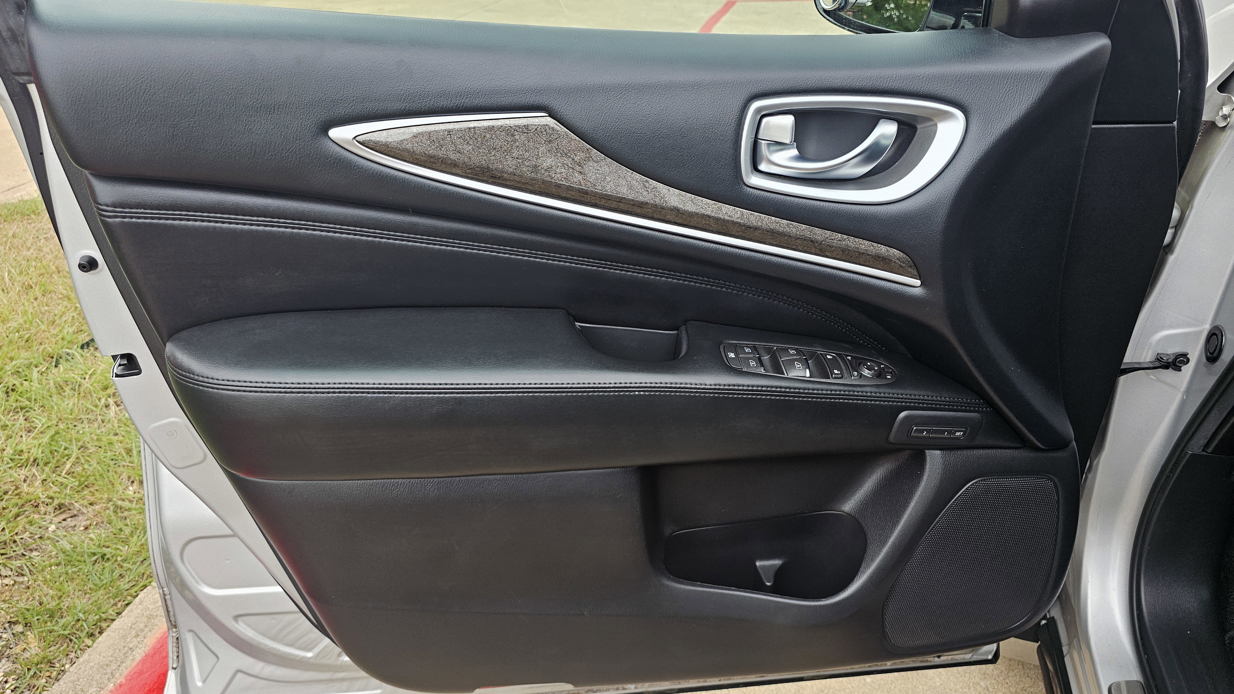 Used 2014 INFINITI QX60 AWD w/ Premium Plus Package image 29