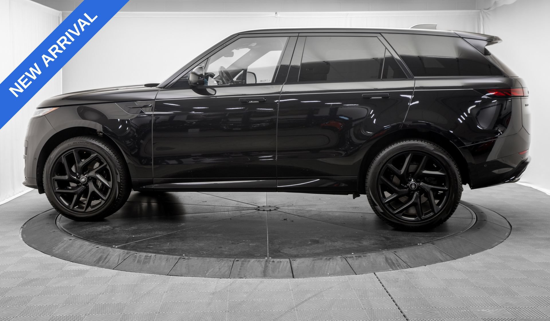 Used 2024 Land Rover Range Rover Sport Dynamic SE AWD/4WD image 4
