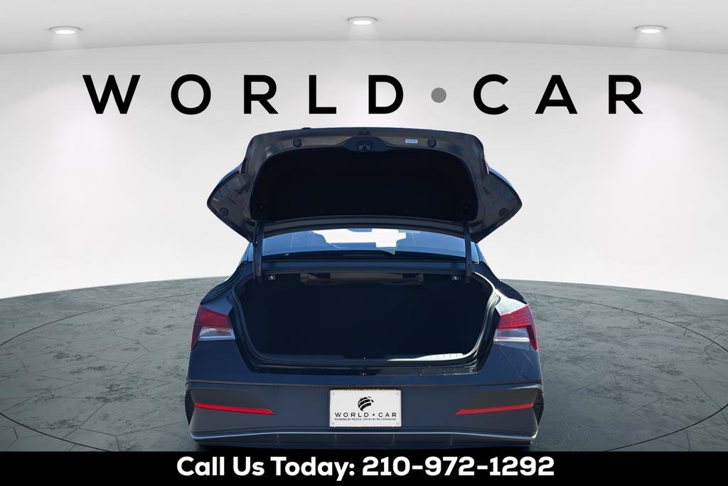 Certified 2025 Hyundai Elantra SE image 7