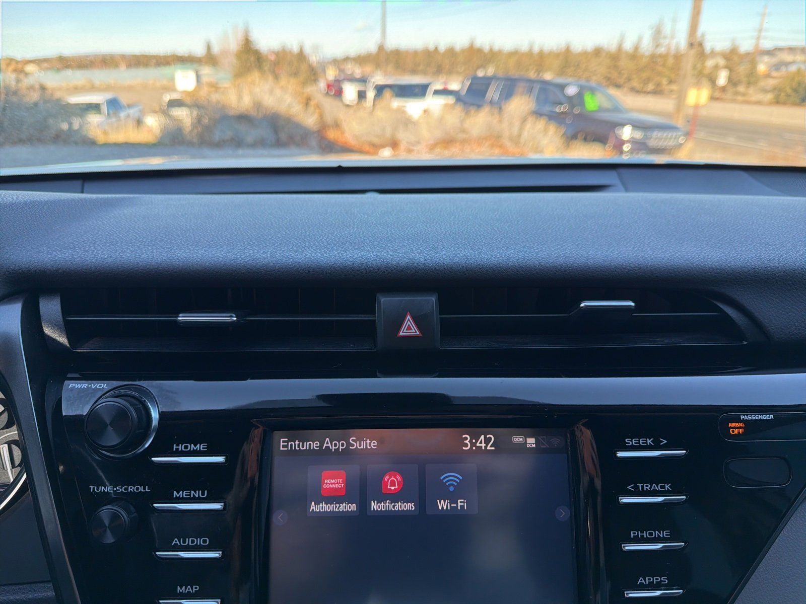 Used 2020 Toyota Camry LE image 36