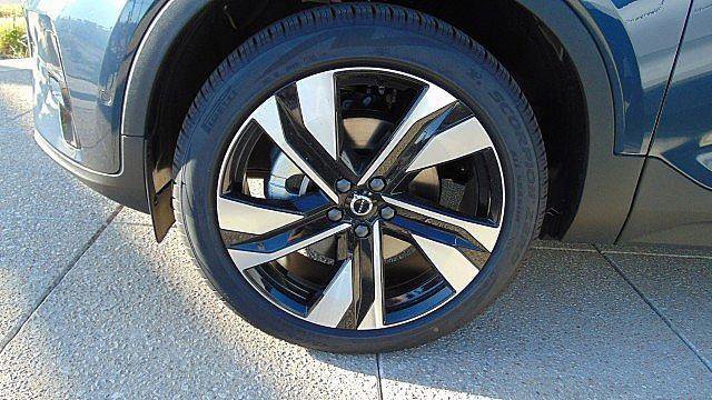 New 2026 Volvo XC40 B5 Ultra w/ Climate Package AWD/4WD image 12