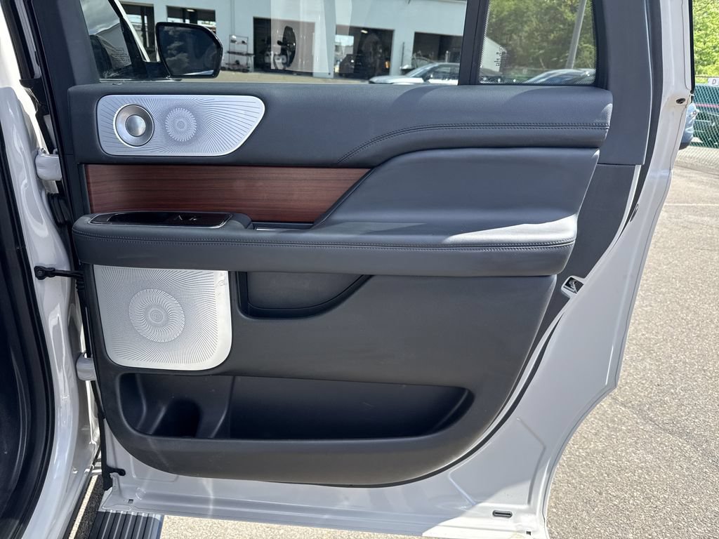 Certified 2023 Lincoln Navigator L Reserve AWD/4WD image 15