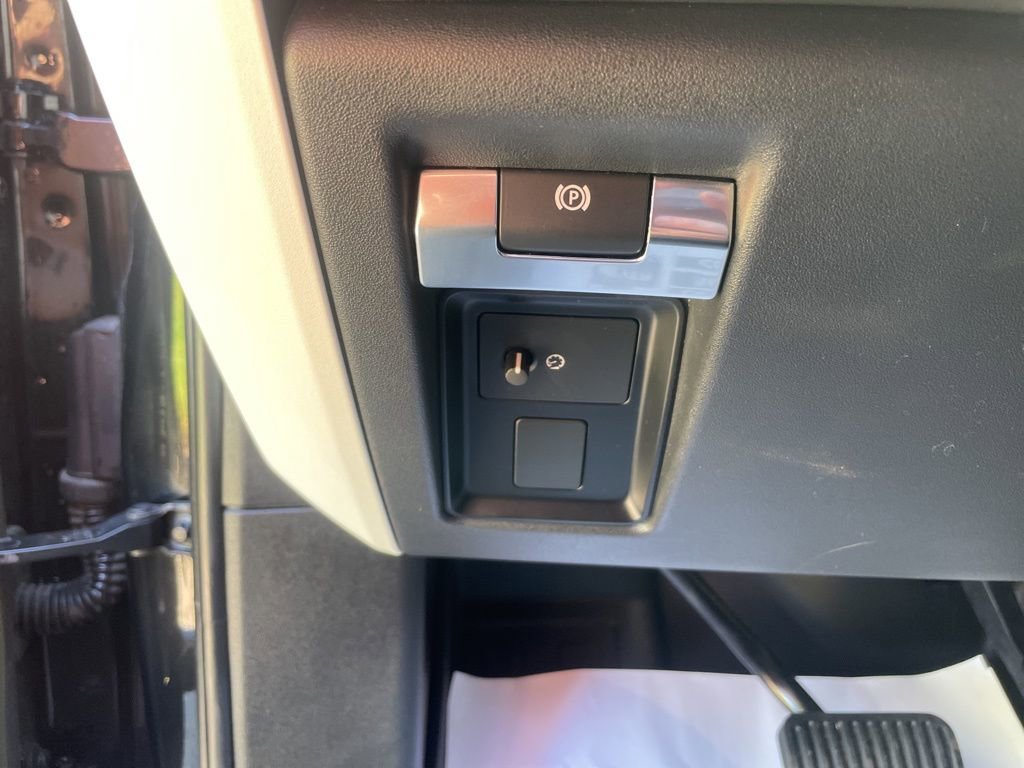 Used 2023 Land Rover Defender 110 S image 21