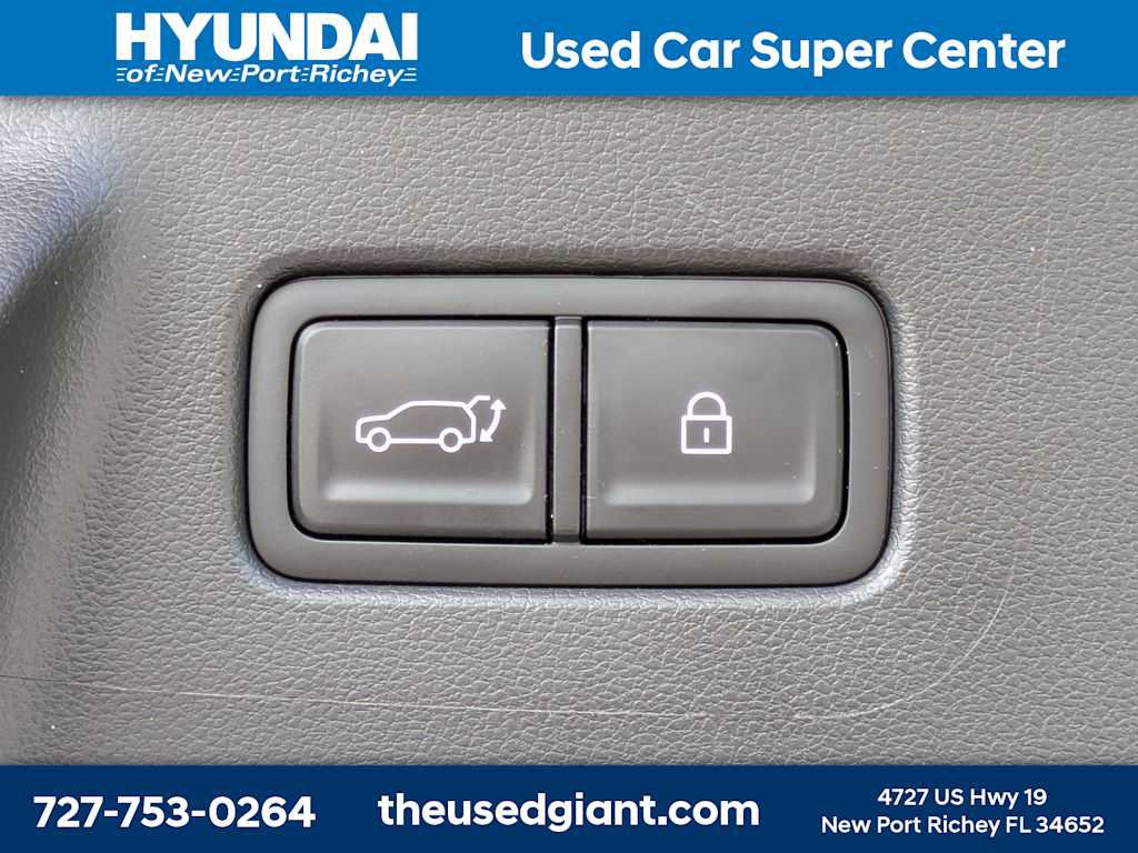 Used 2025 Hyundai Santa Fe Limited FWD image 13
