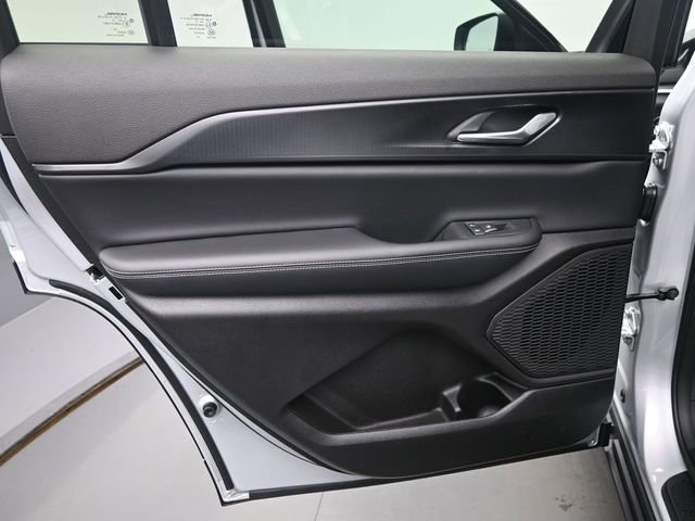 New 2026 Jeep Grand Cherokee L Laredo image 14