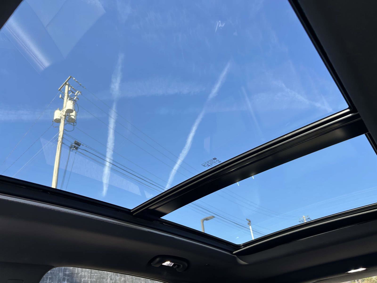 Used 2022 Chevrolet Equinox RS w/ RS Leather Package image 11