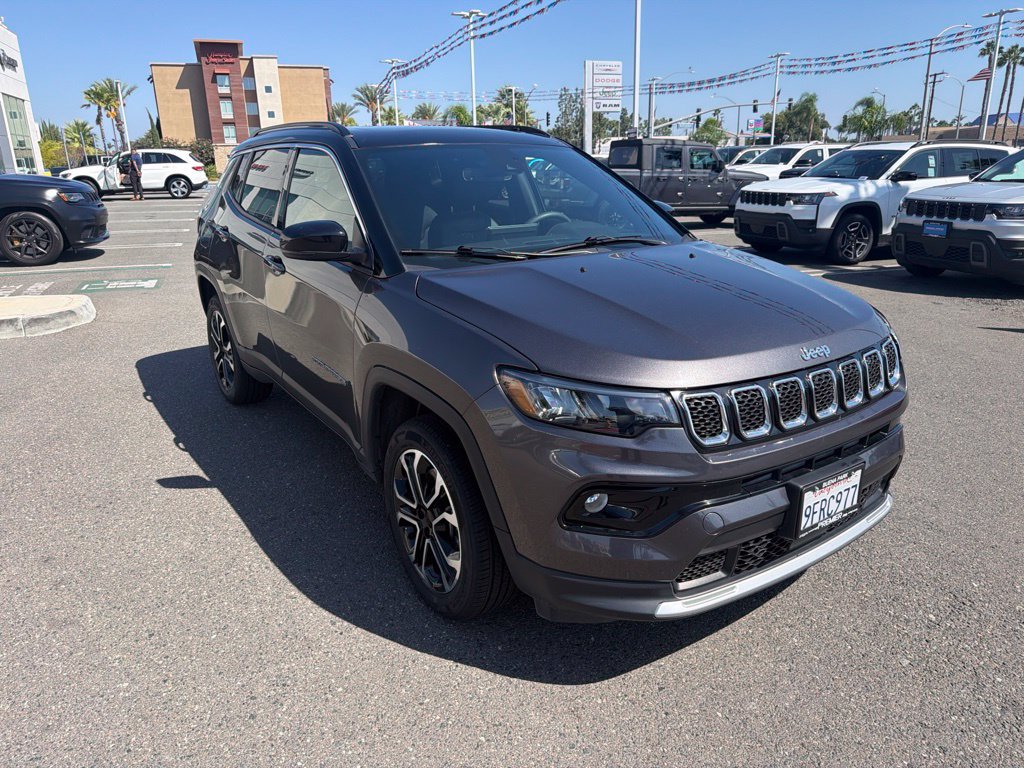 Used 2023 Jeep Compass Limited w/ Sun and Sound Group AWD/4WD image 7