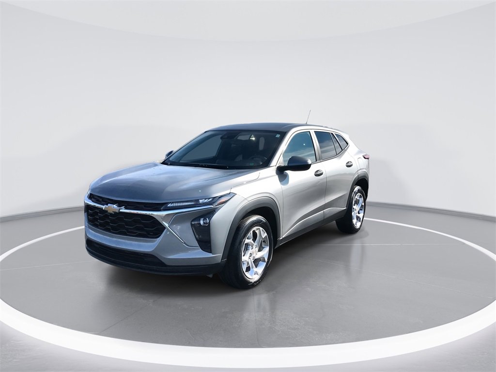 Used 2024 Chevrolet Trax LS w/ LS Convenience Package image 4