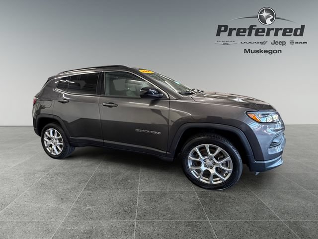 Used 2023 Jeep Compass Latitude AWD/4WD image 8