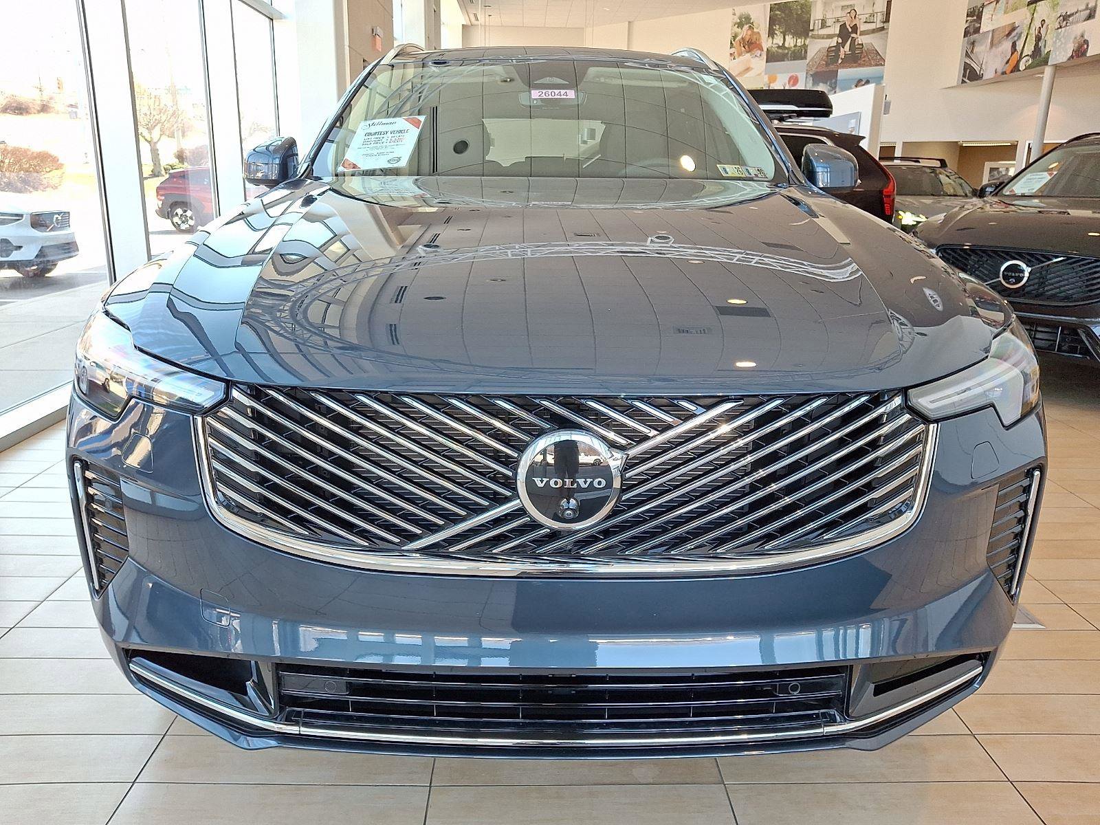 Certified 2026 Volvo XC90 T8 Plus w/ Protection Package Premier image 3