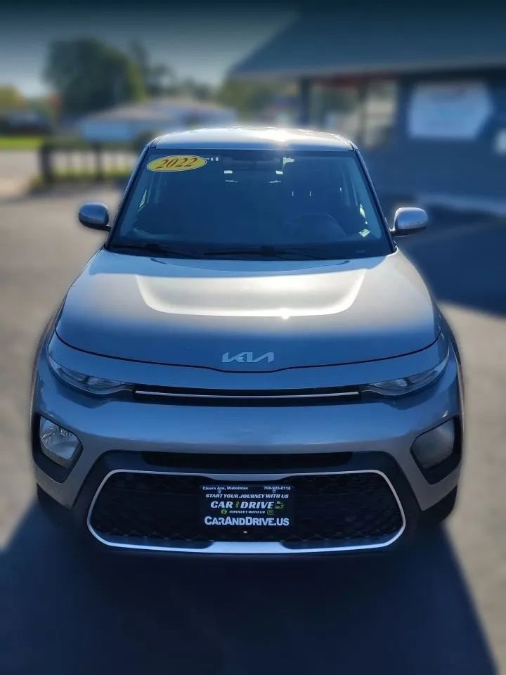 Used 2022 Kia Soul LX image 3