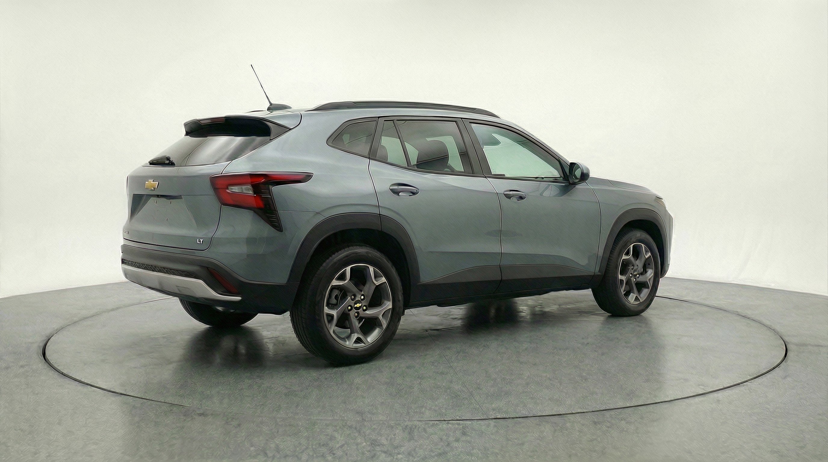 Used 2025 Chevrolet Trax LT FWD image 9