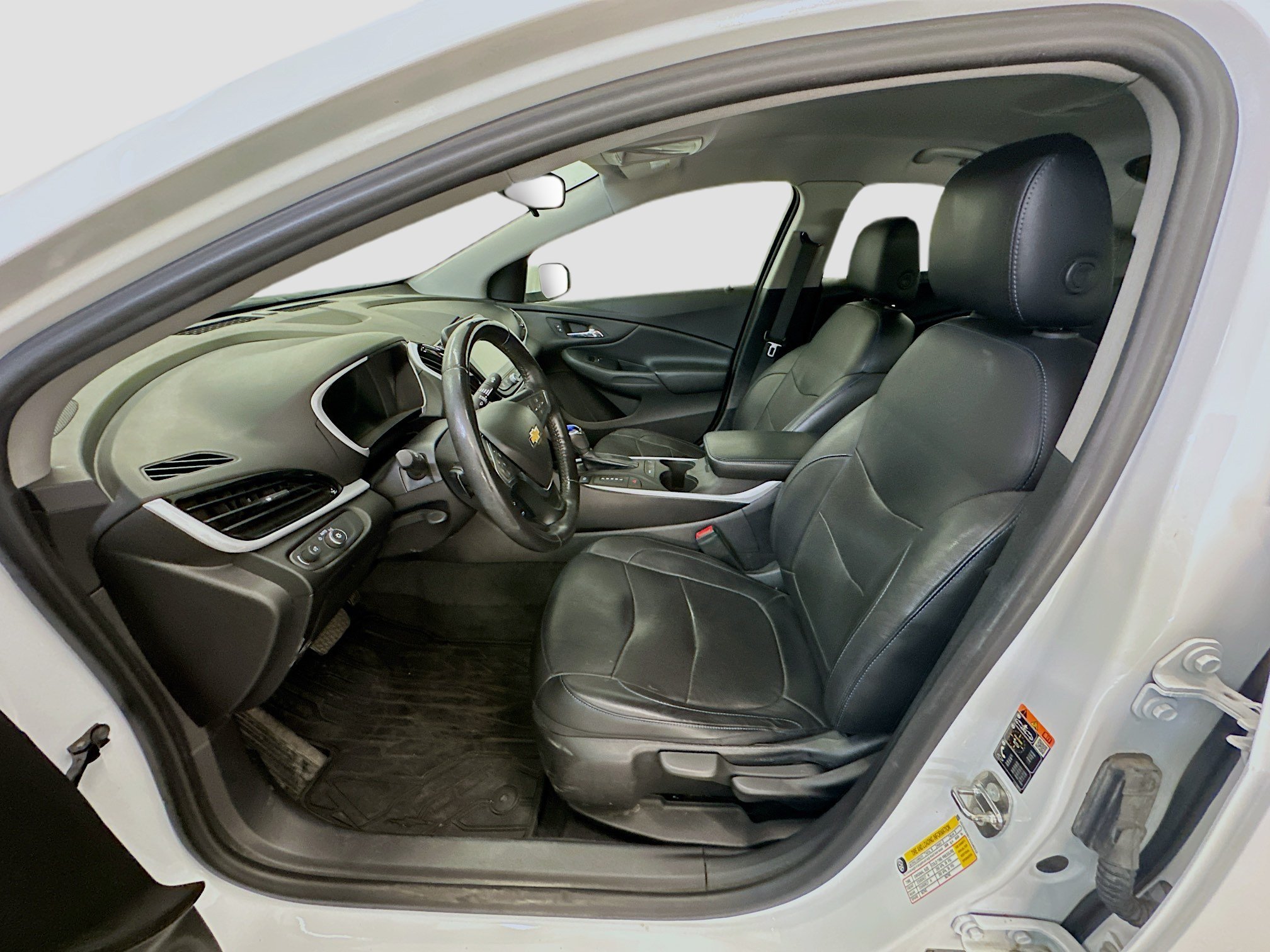 Used 2018 Chevrolet Volt LT w/ Comfort Package FWD image 13