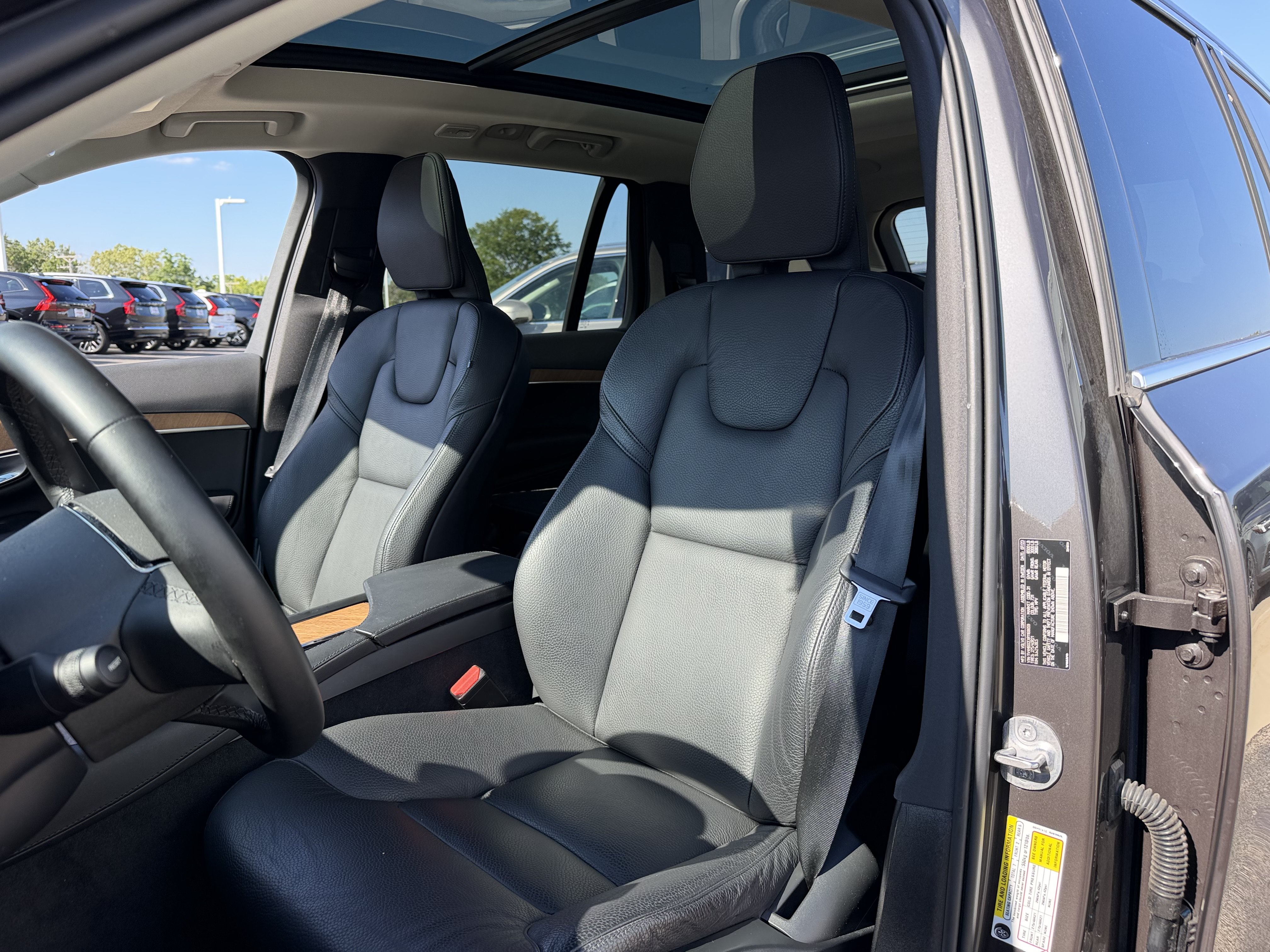 Used 2024 Volvo XC90 T8 Plus w/ Protection Package Premier AWD/4WD image 8