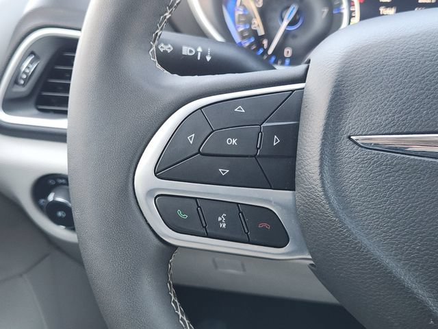 Used 2024 Chrysler Pacifica Touring-L FWD image 26