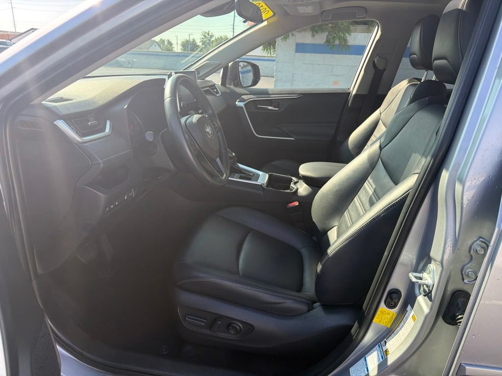Used 2019 Toyota RAV4 XLE Premium w/ Cold Weather Package AWD/4WD image 17