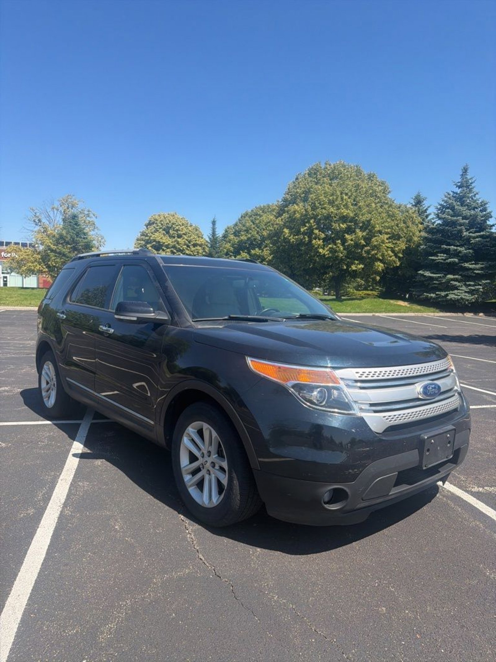 Used 2014 Ford Explorer XLT w/ Equipment Group 202A FWD image 3