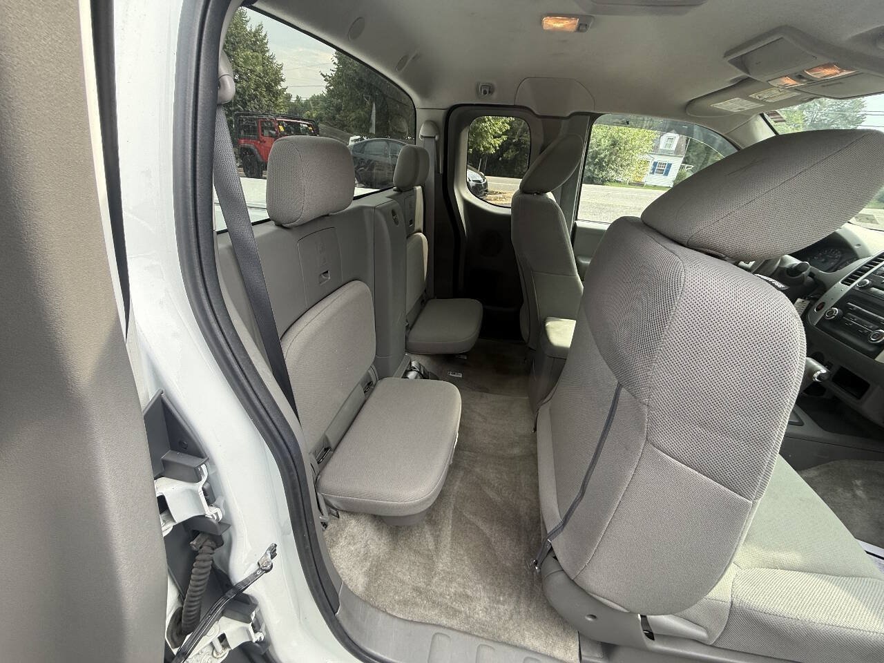 Used 2015 Nissan Frontier S RWD image 16