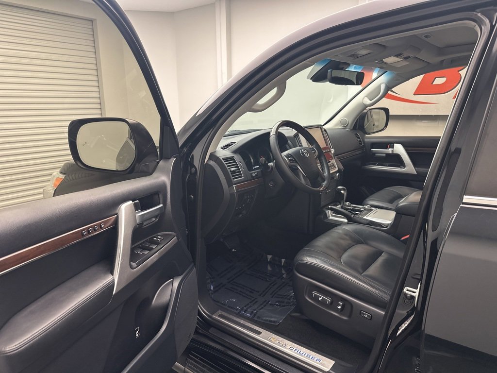 Used 2016 Toyota Land Cruiser image 5