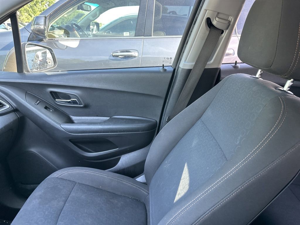 Used 2021 Chevrolet Trax LS w/ Tint and Cruise Package FWD image 16