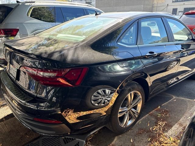 Certified 2024 Volkswagen Jetta SE w/ Panoramic Sunroof Package FWD image 3