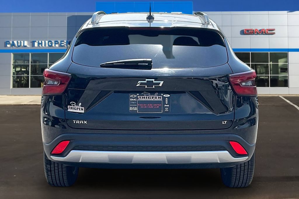 Used 2024 Chevrolet Trax LT w/ Driver Confidence Package FWD image 5