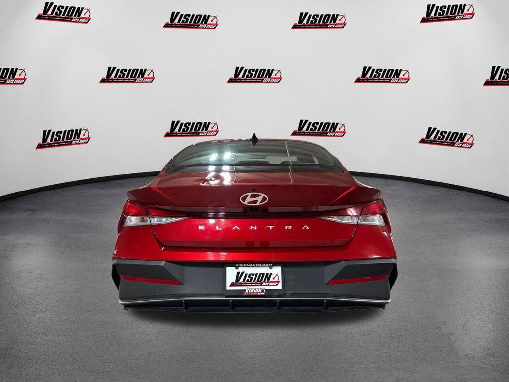 Certified 2025 Hyundai Elantra SE image 6
