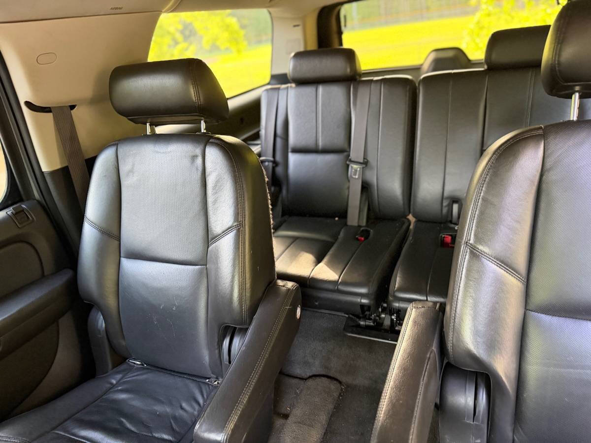 Used 2008 Chevrolet Suburban LT w/ LT Preferred Equipment Group RWD image 8