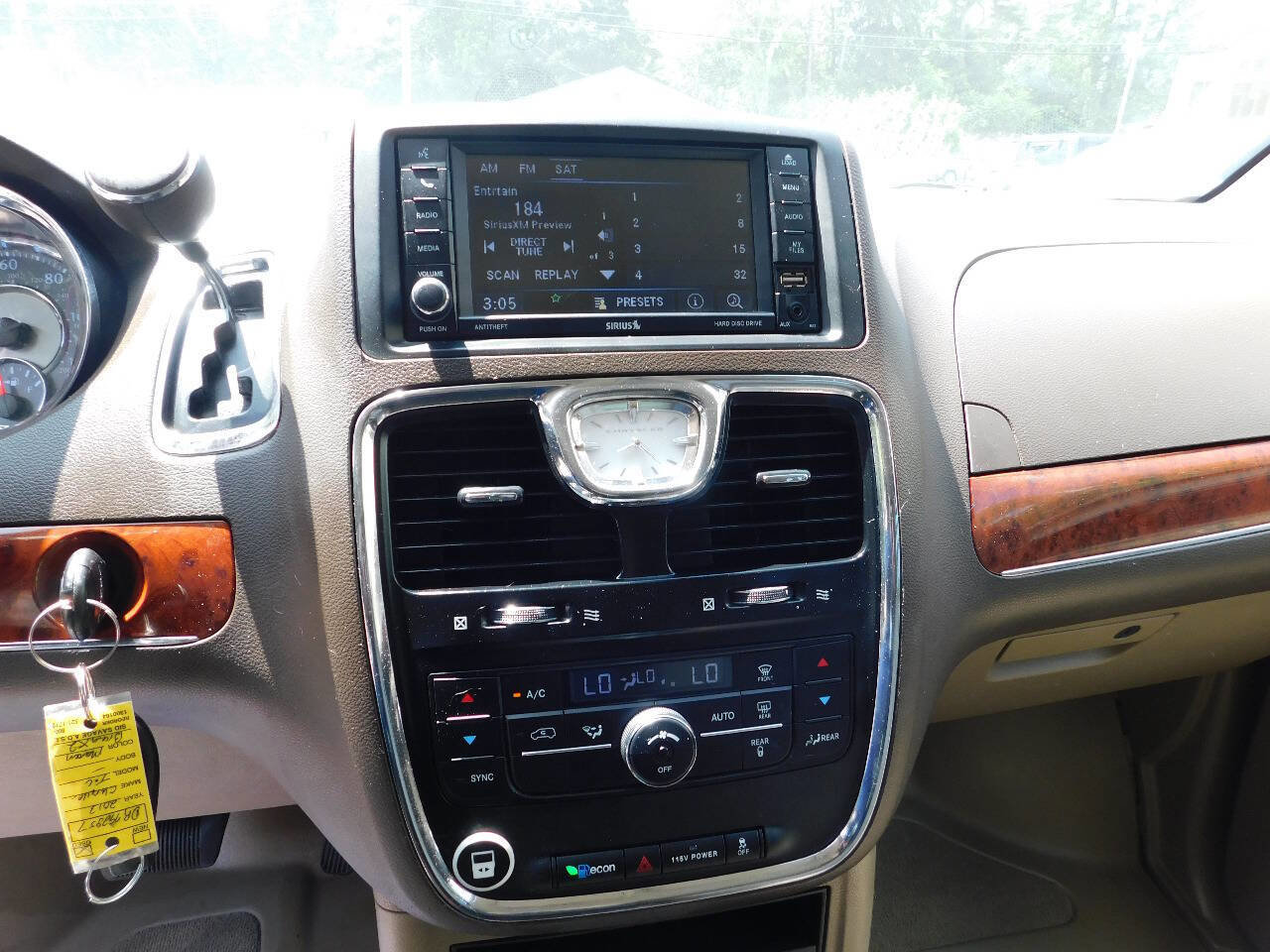 Used 2013 Chrysler Town & Country Touring image 27