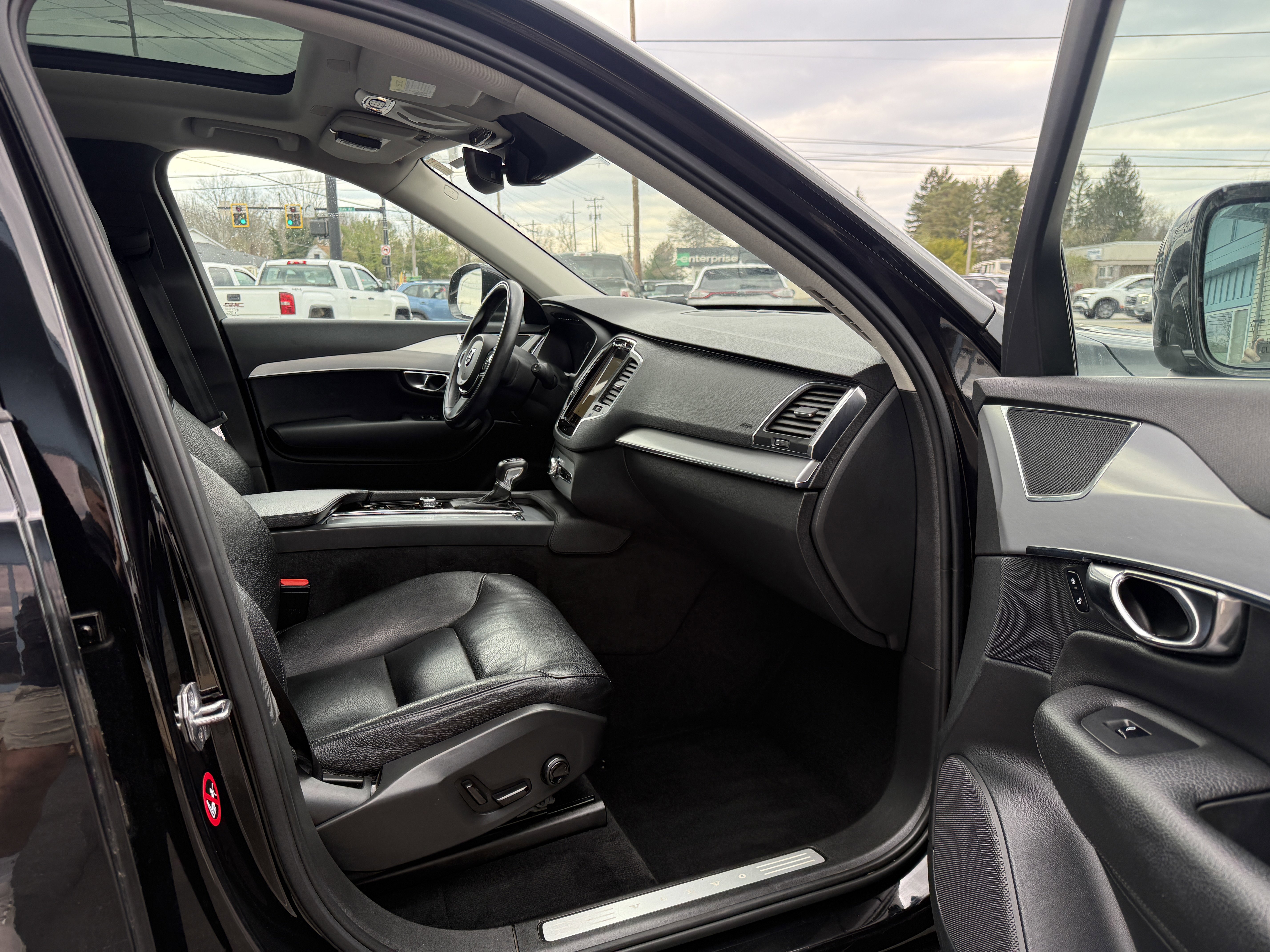 Used 2016 Volvo XC90 T5 Momentum image 10