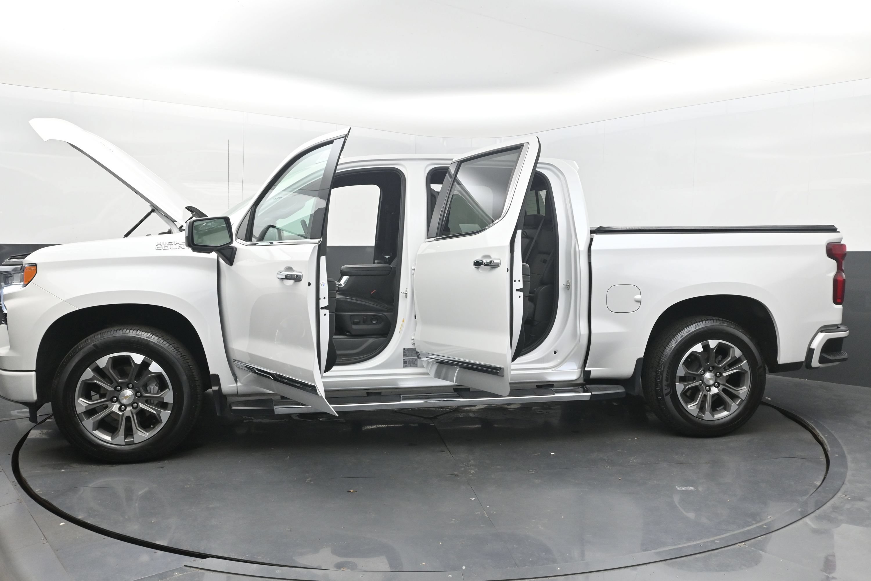 Used 2024 Chevrolet Silverado 1500 High Country w/ Z71 Off-Road Package AWD/4WD image 46