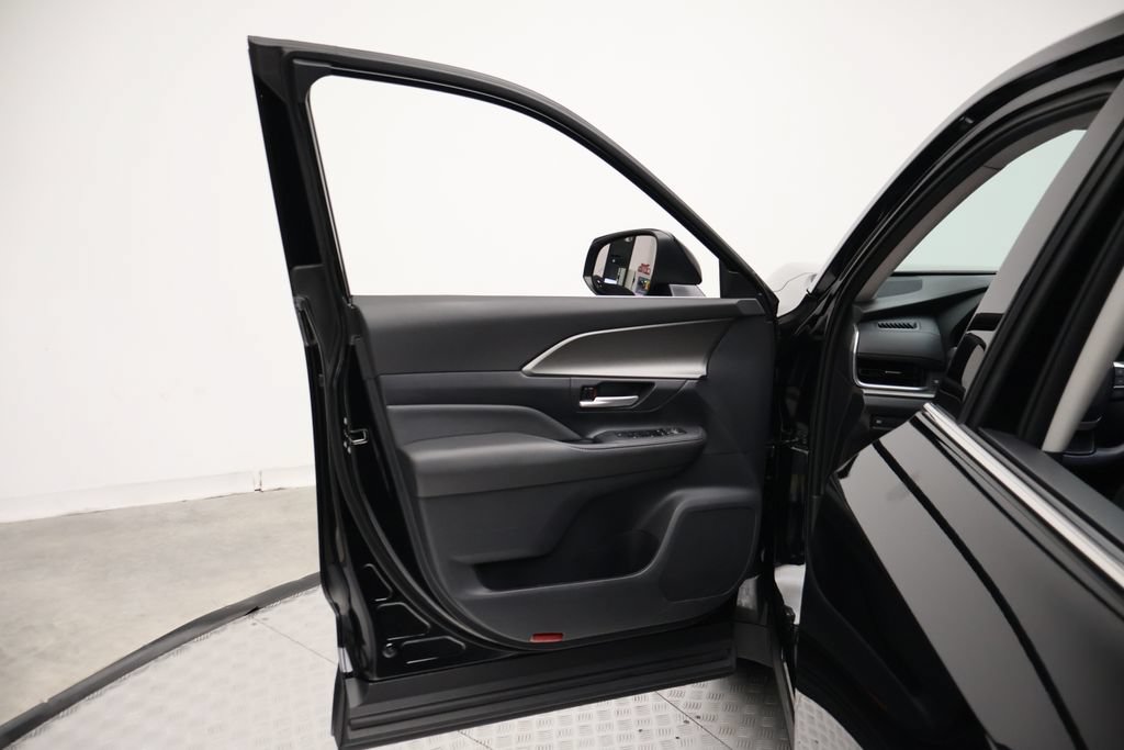 Used 2026 Toyota Grand Highlander FWD image 16